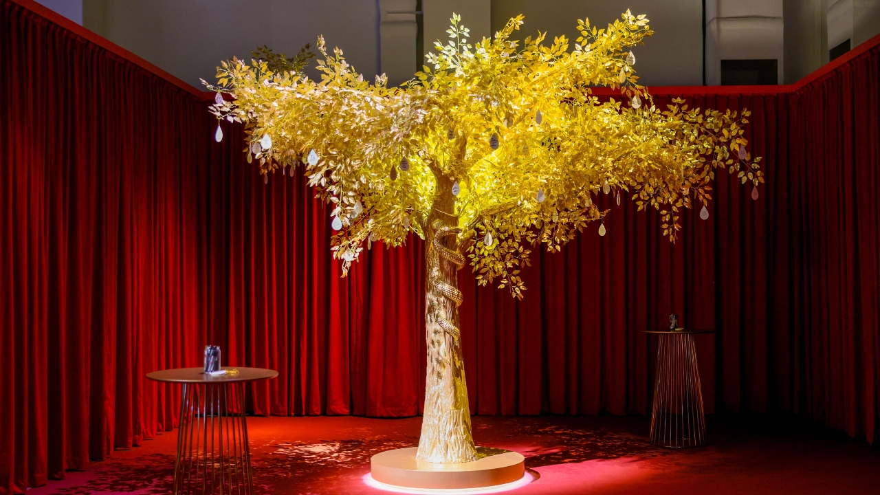 A golden wishing tree where guests could write their wishes for the year ahead.