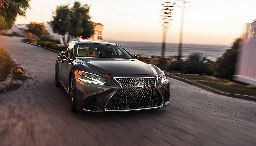 The Lexus LS hits all the right curves on the racetrack and road | Robb ...