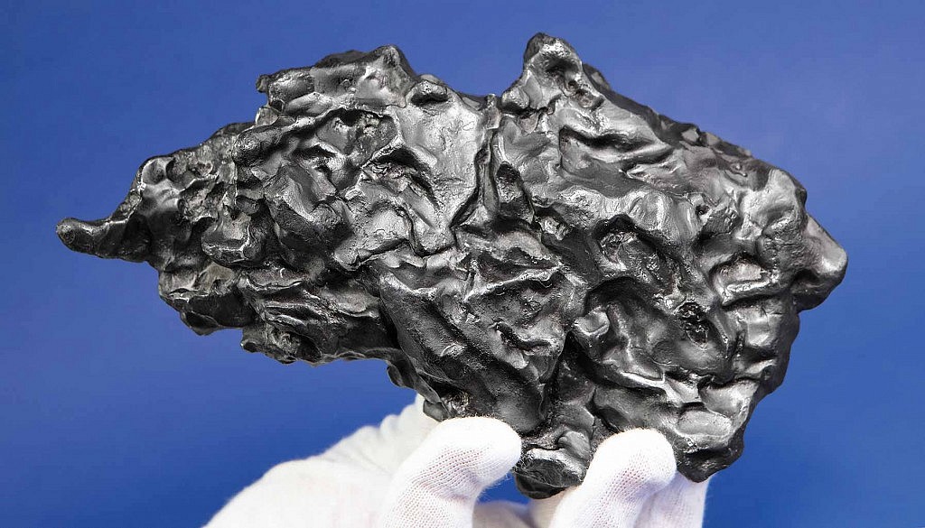 Meteorites, Sikhote-Alin meteorite fell in eastern Siberia in 1947