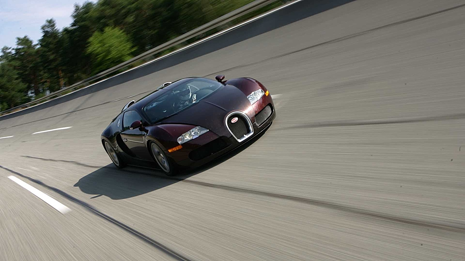 Bugatti Veyron Broke Speed Records 15 Years Ago, And Now It's Back To