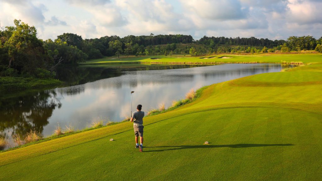 Louis Vuitton presents La Malle Golf designed for golfers