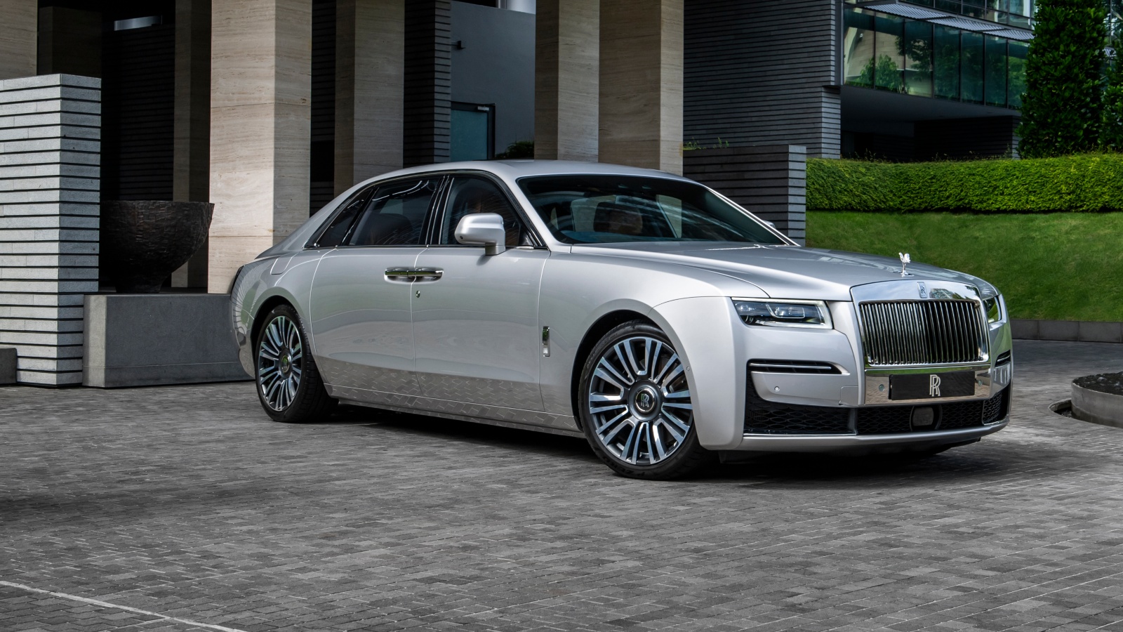 Rolls-Royce's New Ghost Improves On The Automaker's Most Successful ...