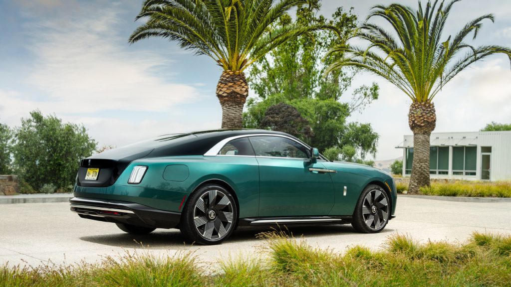 ROLLS-ROYCE SPECTRE UNVEILED: THE MARQUE'S FIRST FULLY-ELECTRIC