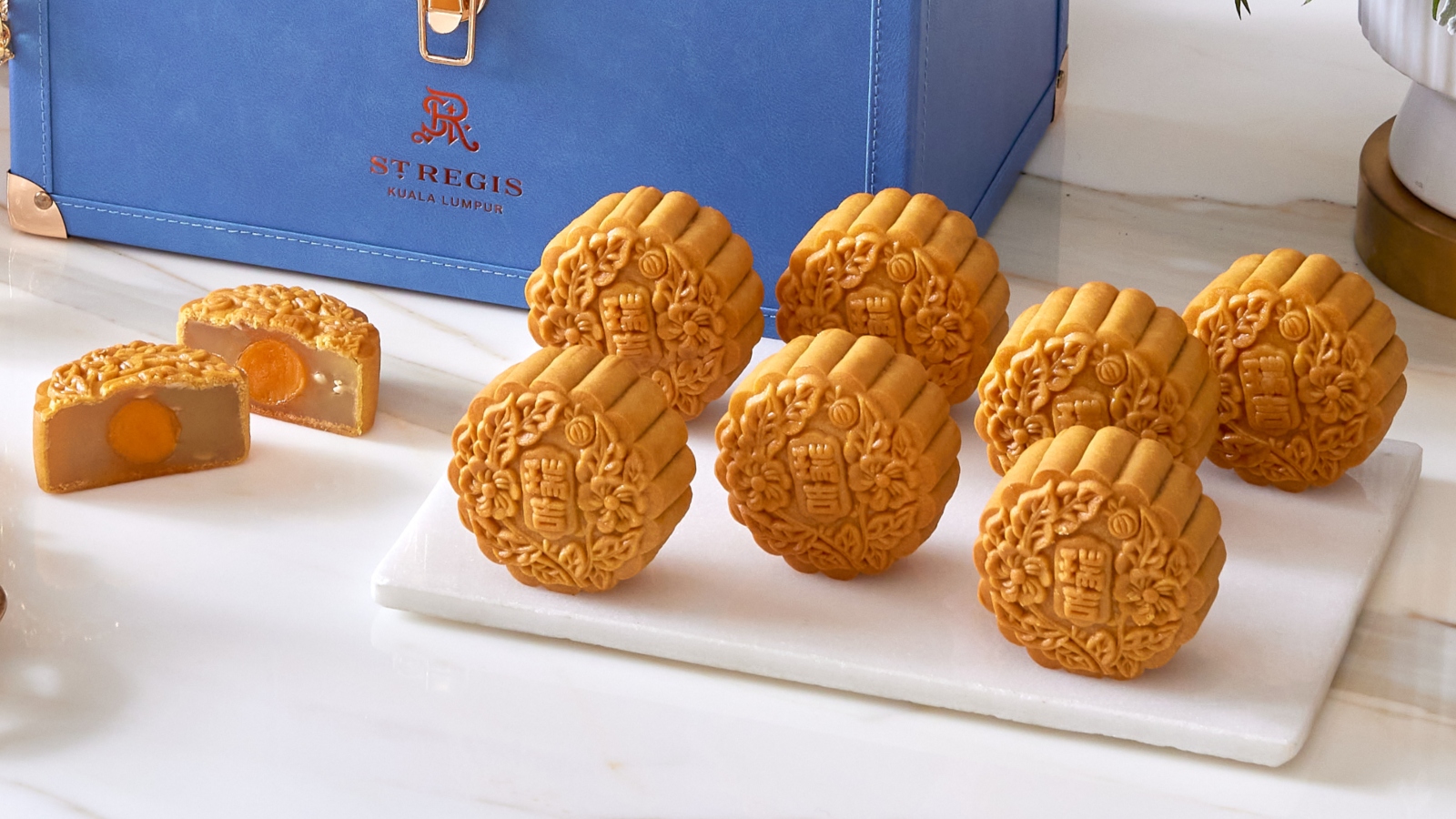 Our 2023 Guide to Mooncakes from MICHELIN Establishments