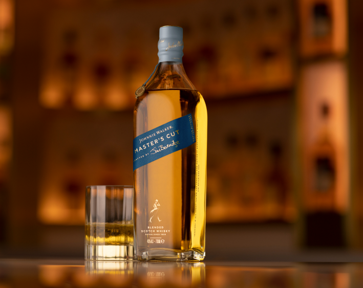 The Master's Cut, a rare blend of whiskies from Cameronbridge and Roseisle, showcases a perfect balance of smooth single grain and fruity single malt.