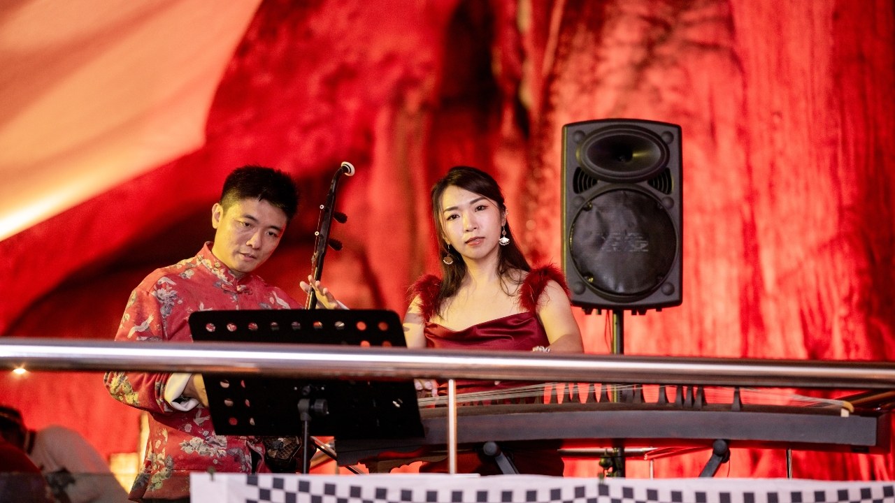 A Chinese instrumental duo added an enigmatic ambience to the evening at Jeff’s Cellar.