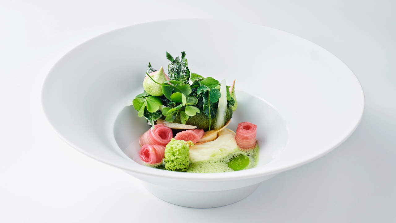 Molina presents an innovative seven- to nine-course tasting menu that masterfully combines European culinary techniques with Asian ingredients.