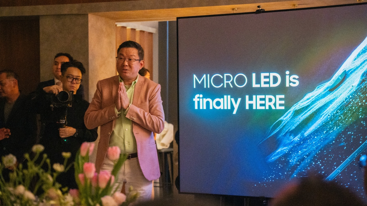 Calvert Yap, Samsung Malaysia’s head of audio visual and TV division, launches the revolutionary technology of Micro-LED.