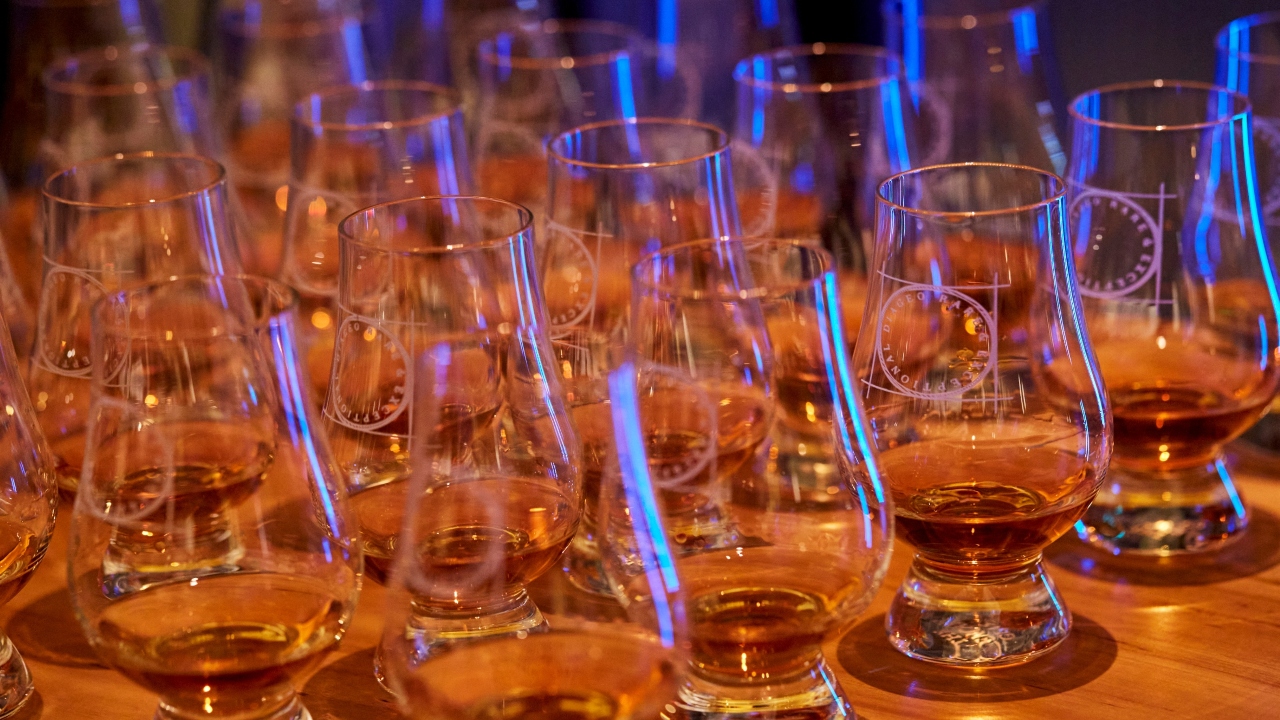 Each nosing glass contains olfactory and palatal magic, blended to produce the harmony of aromas and flavours that has defined Johnnie Walker’s prestige range Scotch whiskies.