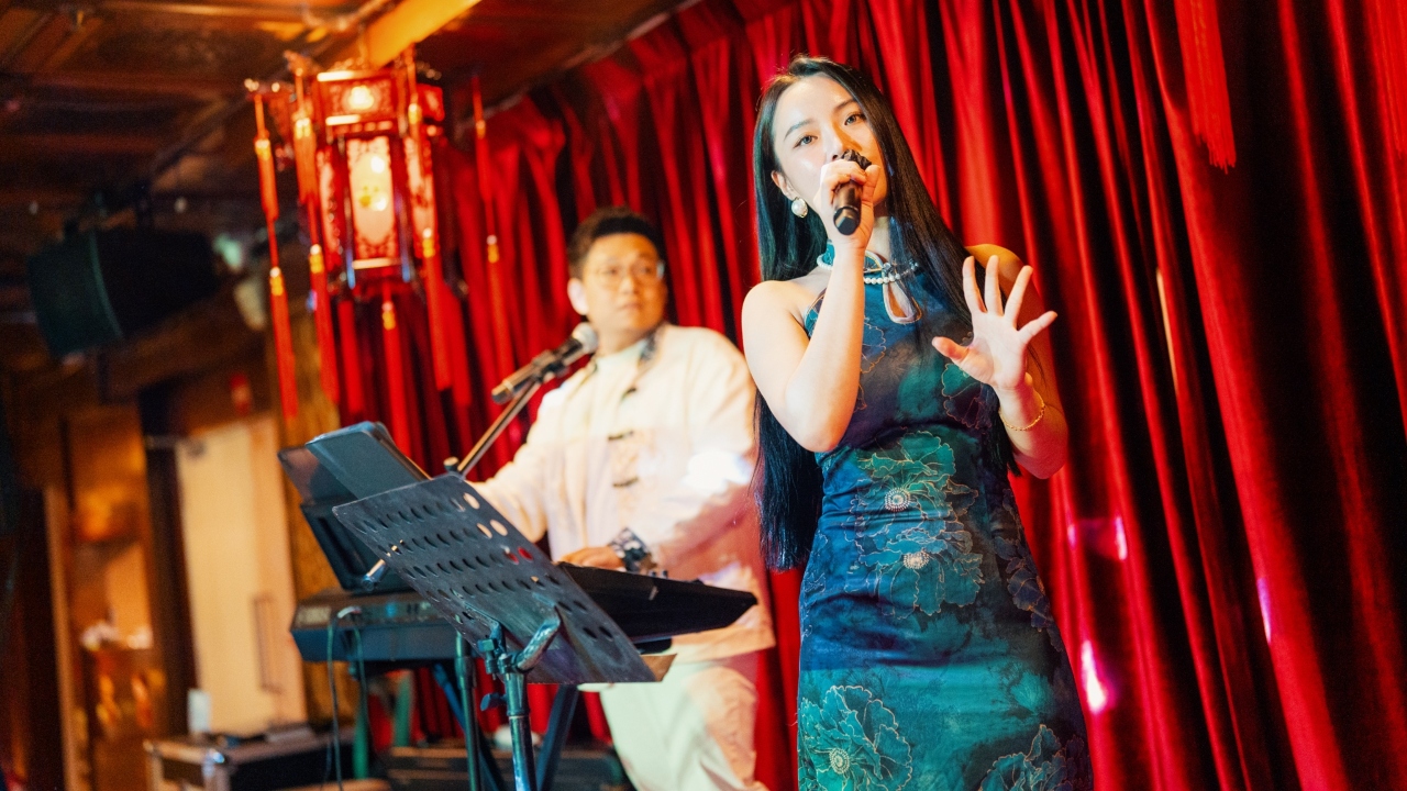 Vocalist Lim Shuang belts out a soulful number.